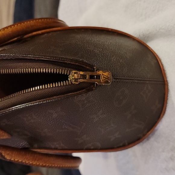 Louis Vuitton Monogram Ellipse - Picture 6 of 17